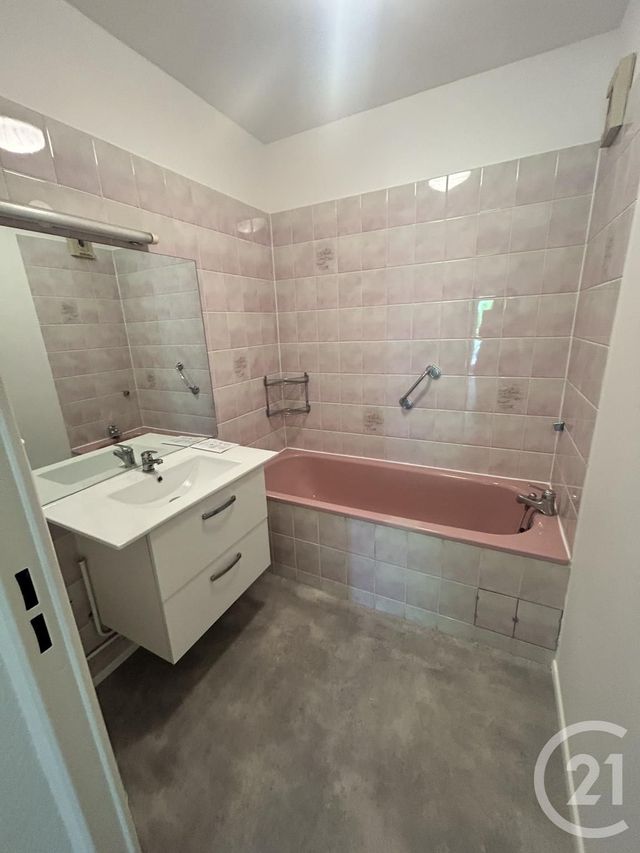 Appartement à louer - 2 pièces - 52.49 m2 - METZ - 57 - LORRAINE - Century 21 Atout Immobilier
